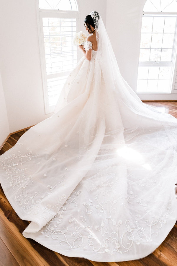 Ball Gown Off-the-shoulder Floor Length Tulle Applique Wedding Dress-Ballbella