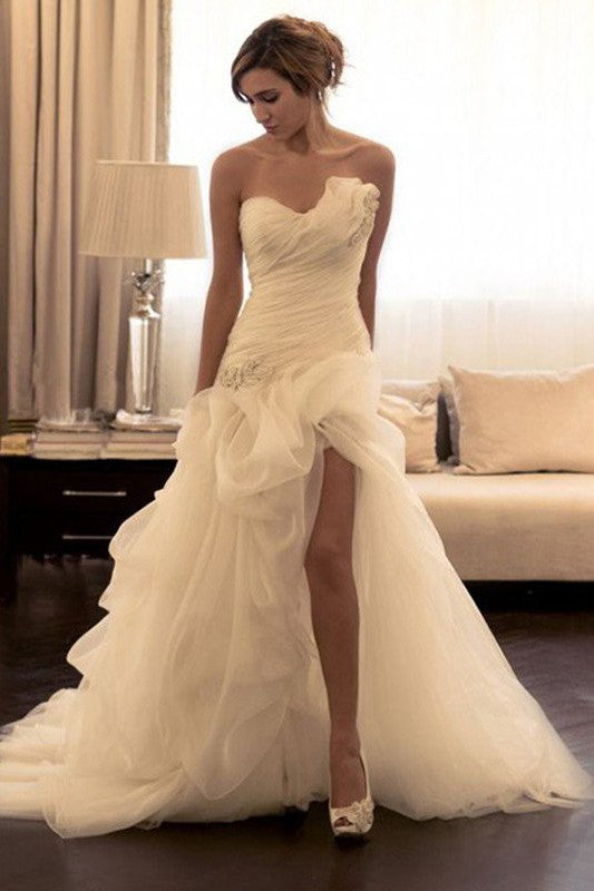 Beading Organza Sweep Train Sweetheart Sleeveless Ball Gown Wedding Dresses-Ballbella