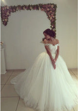 This Off-the-Shoulder Tulle Ball Gown Wedding Dresses at ballbella.com will make your guests say wow. The Sweetheart bodice is thoughtfully lined, and the Floor-length skirt with Lace,Cascading Ruffles to provide the airy.