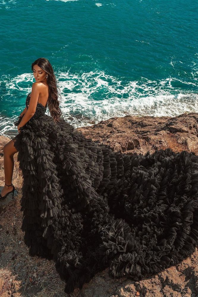 Looking for a dress that is A-line style, and Amazing Beading,Feathers,Sequined work online? Ballbella meet all your need with this Classic Black Beach Hi-Lo Tulle Wedding Evening Gown Sleeveless lace.