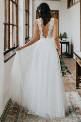Casual Wedding Dress Tulle A-line Chic V-Neck Sleeveless Lace Long Bridal Gowns-Ballbella