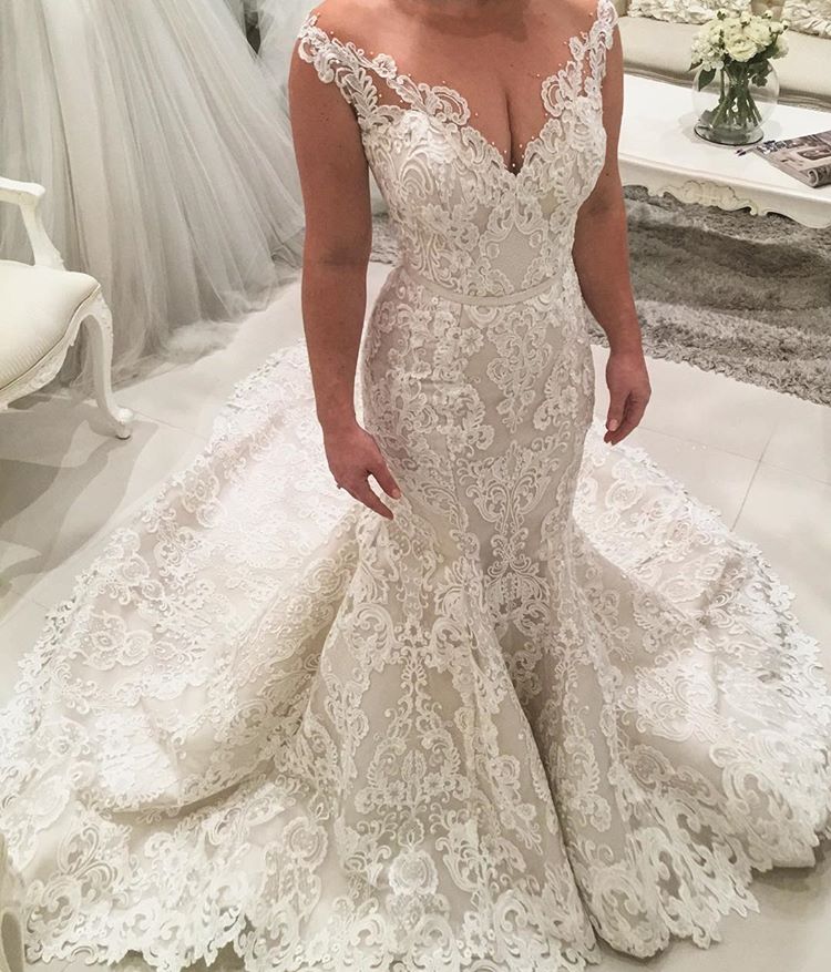Ballbella offers Charming Sleeveless Mermaid Lace Wedding Dress latest Long Bridal Gowns at factory price ,all made in high quality, to Mermaid Floor-length hem. Extra coupon to save a heap.