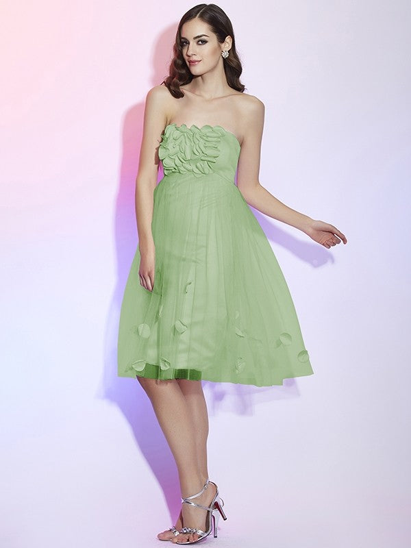 Charming Strapless Sleeveless Hand-Made Flower Short Net Bridesmaid Dresses-Ballbella