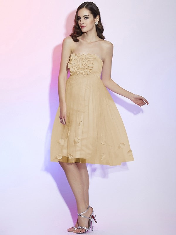 Charming Strapless Sleeveless Hand-Made Flower Short Net Bridesmaid Dresses-Ballbella