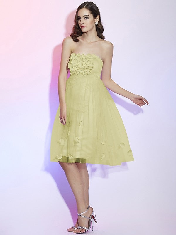Charming Strapless Sleeveless Hand-Made Flower Short Net Bridesmaid Dresses-Ballbella