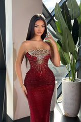 Chic Burgundy Strapless Sleeveless Mermaid Prom Dresses Sheath Gem With Pleats-Ballbella