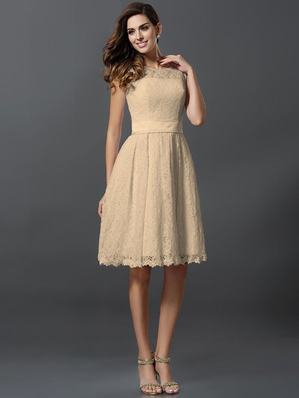 A-Line Charming Scoop Sleeveless Short Lace Bridesmaid Dresses