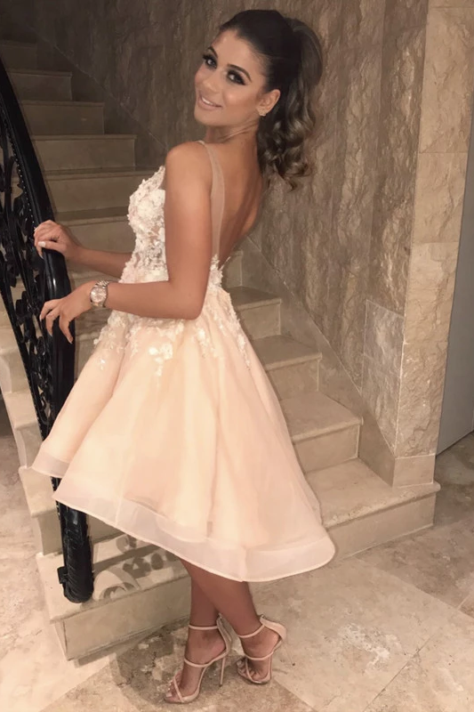 Chic Spaghetti Straps V-neck Homecoming Dress Chic Appliques Flowers Short Homecoming Dress-Ballbella