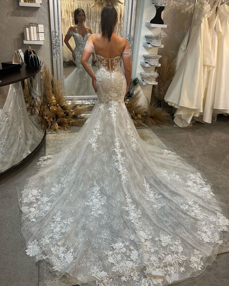Chic Sweetheart Sleeveless Off-the-Shoulder Lace Wedding Dress-Ballbella