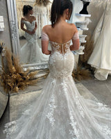 Chic Sweetheart Sleeveless Off-the-Shoulder Lace Wedding Dress-Ballbella