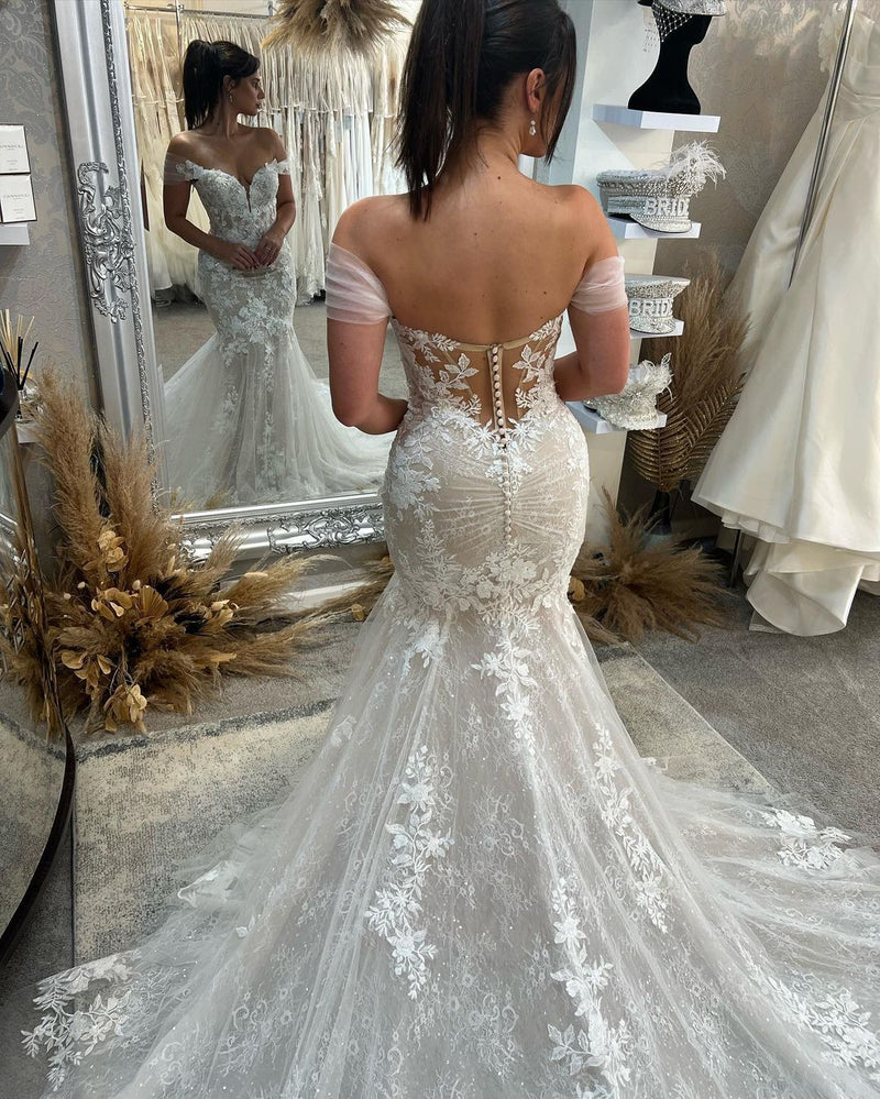 Chic Sweetheart Sleeveless Off-the-Shoulder Lace Wedding Dress-Ballbella