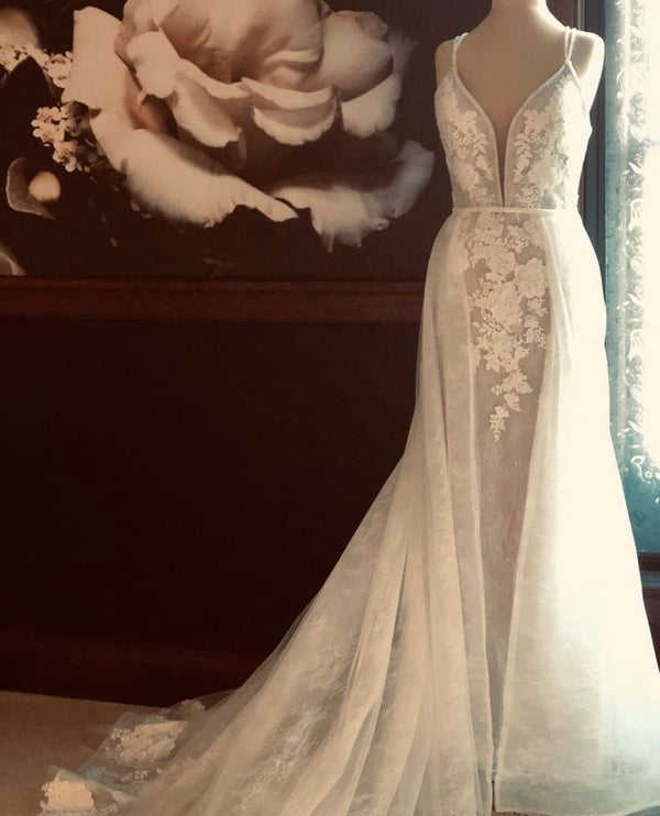 Looking for a dress in Lace, Mermaid style, and Amazing Lace work? We meet all your need with this Classic Classic Double V-Neck Floral Lace Wedding Bridal Gowns Sweep Train.