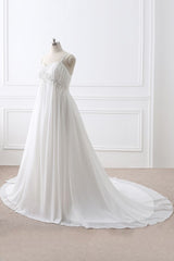 Ballbella.com supplies you Chiffon Wedding Dresses Straps Bridal Gowns at reasonable price, this dress will make your guests say wow. The Straps bodice is thoughtfully lined, and the Floor-length skirt with Appliques to provide the airy, flatter look of 30D Chiffon.