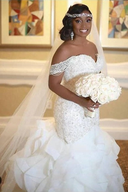 Classic Off the Shoulder Appliques Sleeveless Mermaid Lace Wedding Dress-Ballbella