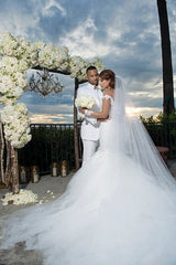 Classic Off the Shoulder Tulle Mermaid Appliques Long Sleeves Wedding Dress-Ballbella