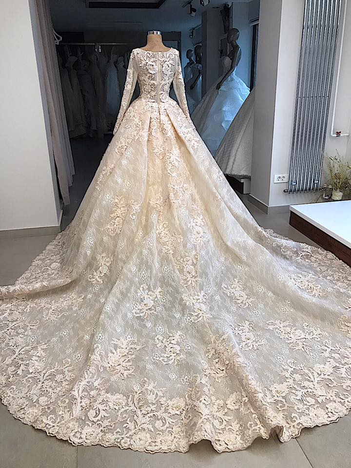 This Scoop Long Sleevess Appliques Ball Gown Wedding Dresses at ballbella.com, this dress will make your guests say wow. The Scoop bodice is thoughtfully lined, and the Floor-length skirt with Appliques to provide the airy, flatter look of .