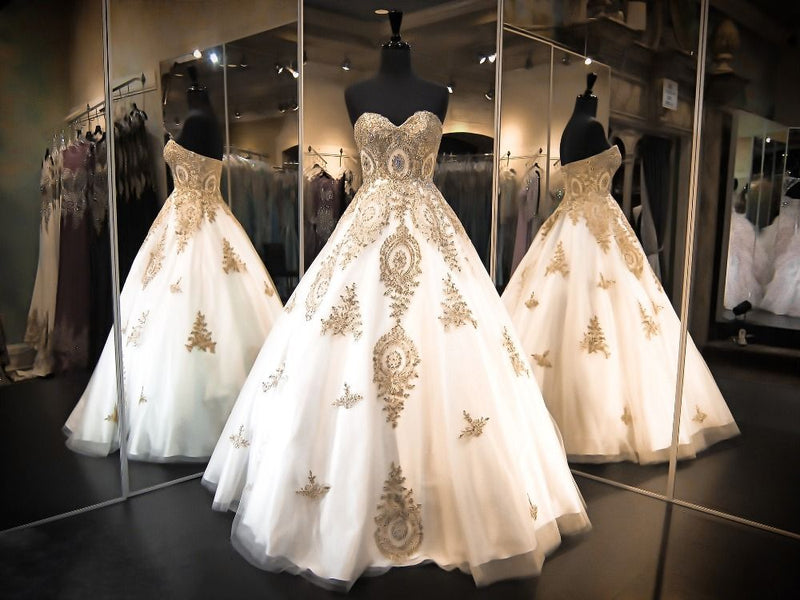Ballbella custom made this lace Bridal Gowns in high quality at factory price, we offer extra discount and make you the most beautiful one in the wedding party.