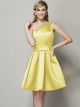 Classy Sleeveless One Shoulders Short Satin Bridesmaid Dresses-Ballbella