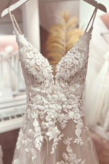 Classy V-Neck Spaghetti-Straps Sleeveless Long Lace Wedding Dresses Online-Ballbella