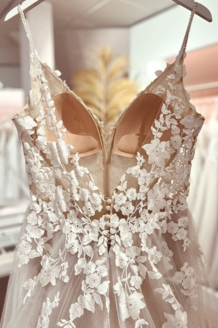 Classy V-Neck Spaghetti-Straps Sleeveless Long Lace Wedding Dresses Online-Ballbella