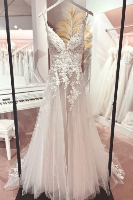 Classy V-Neck Spaghetti-Straps Sleeveless Long Lace Wedding Dresses Online-Ballbella