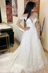 Classy V-Neck Tulle Off-The-Shoulder Wedding Dresses A-Line Open Back With Appliques Lace-Ballbella