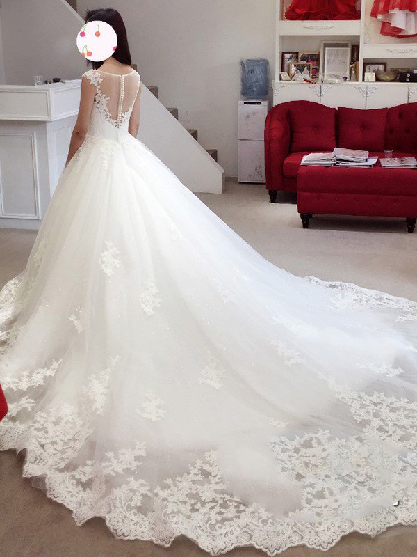 This Sleeveless Tulle Wedding Dresses at ballbella.com will make your guests say wow.You will never wanna miss it.