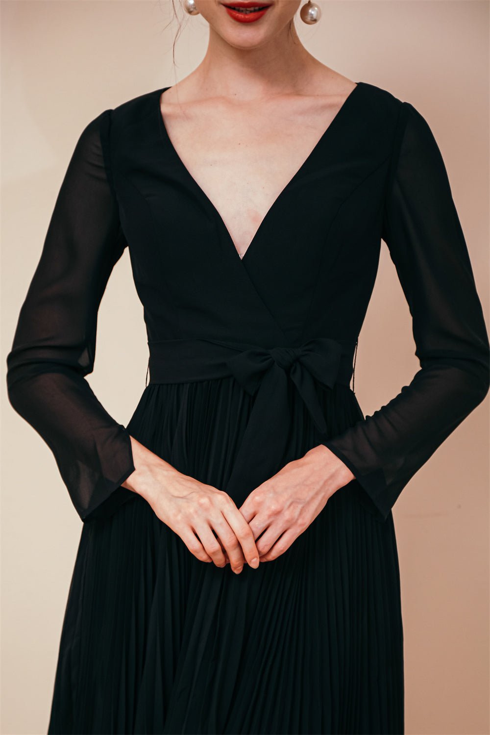 Deep V-neck Long sleeves Bowtie Little Black Dress, Black / US2