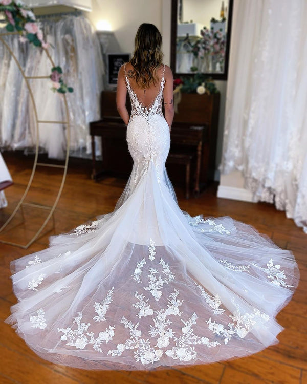 Elegant Long Mermaid V-neck Sleeveless Lace Wedding Dress-Ballbella