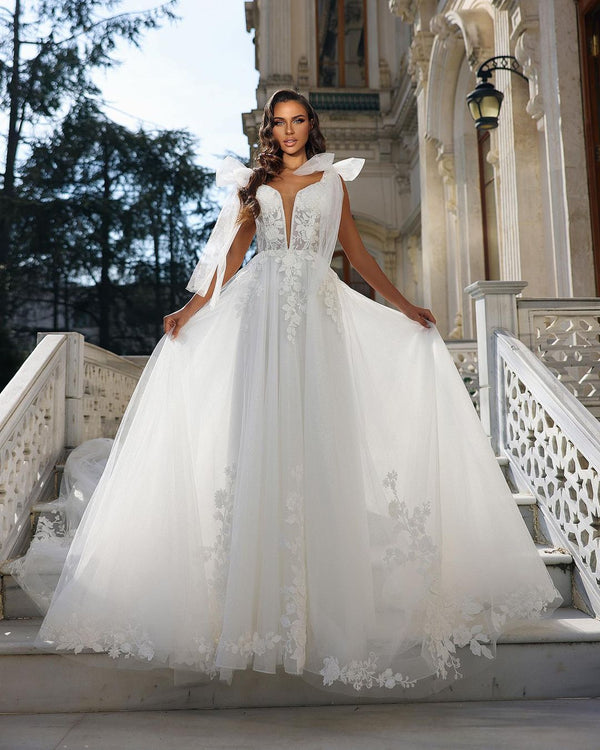 Elegant Long White V-neck Sleeveless Wedding Dress With Lace-Ballbella