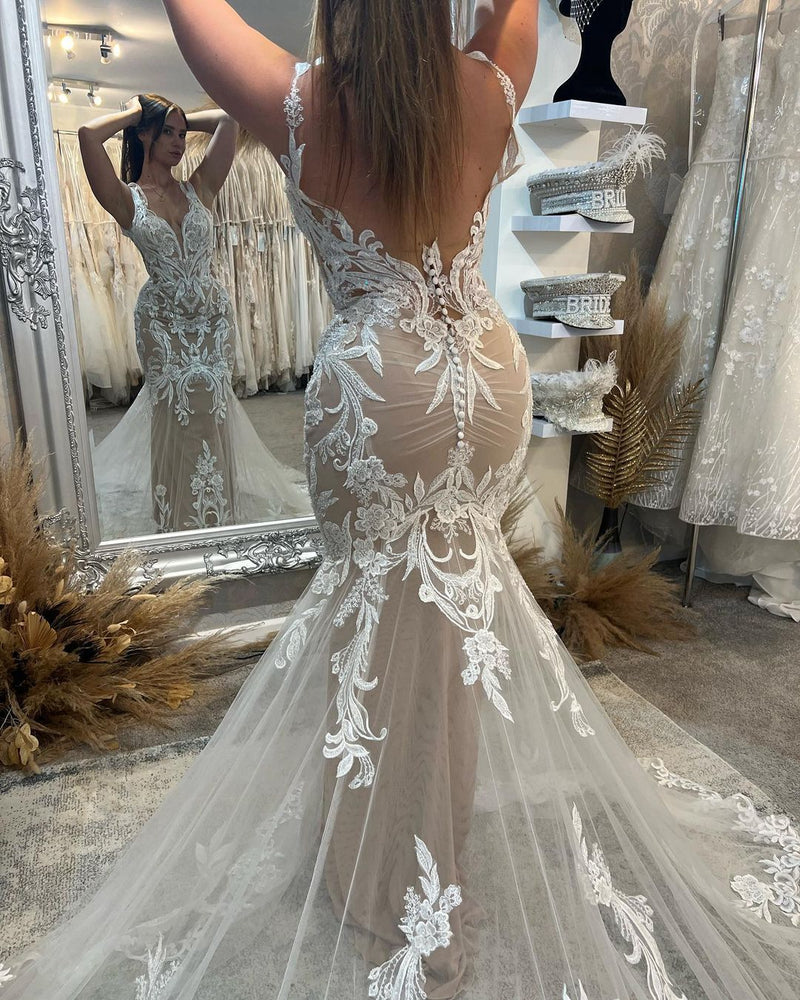 Elegant V-Neck Sleeveless Mermaid Lace Wedding Dress-Ballbella
