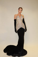 Elegant V-Neck Strapless Mermaid Velvet Prom Dresses Sheath Gem With Gloves-Ballbella