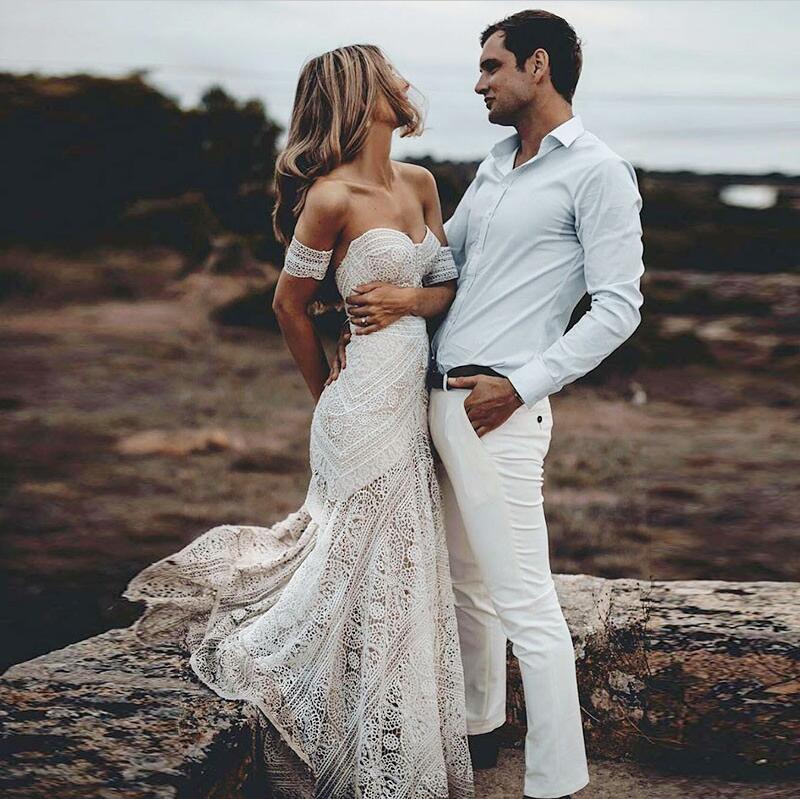 Ballbella.com supplies you Elegnat Ivory Strapless Mermaid Lace Beach Wedding Dress Online, shop today to get the discount.