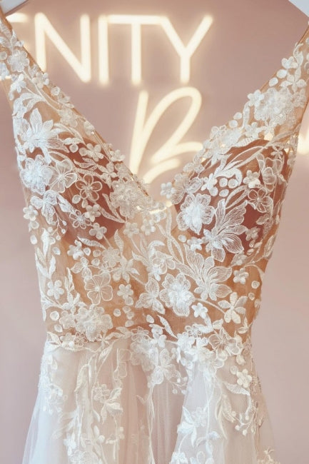Fabulous Long V-Neck Sleeveless Lace Backless Wedding Dresses Online-Ballbella