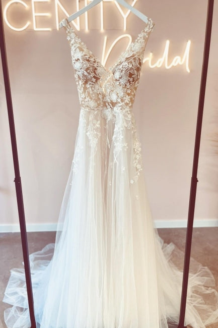 Fabulous Long V-Neck Sleeveless Lace Backless Wedding Dresses Online-Ballbella