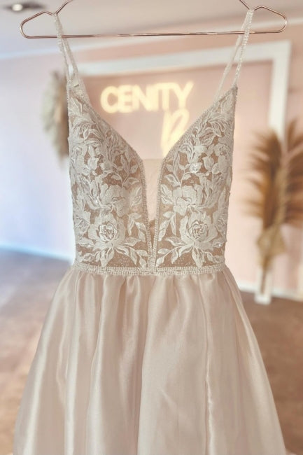 Fabulous V-Neck Spaghetti-Straps Sleeveless Long Lace Wedding Dresses Online-Ballbella