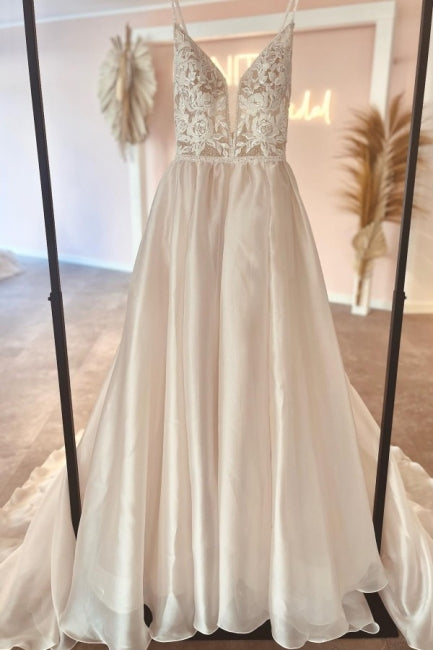 Fabulous V-Neck Spaghetti-Straps Sleeveless Long Lace Wedding Dresses Online-Ballbella