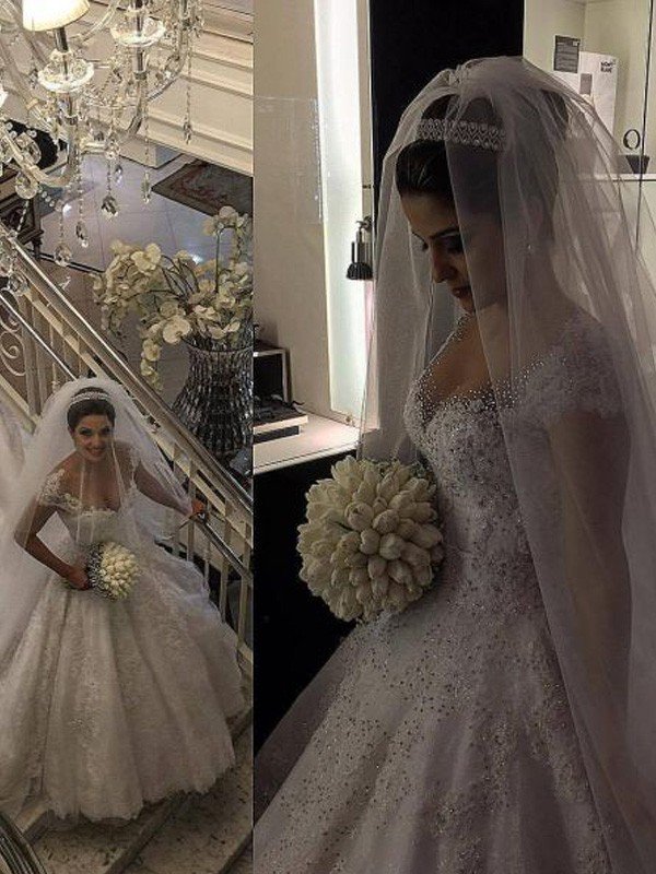 This Sleeveless V-neck Beading Ball Gown Wedding Dresses at ballbella.com will make your guests say wow. Available in all sizes.
