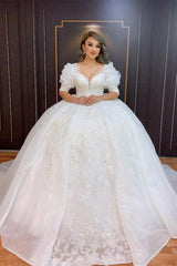 Glamorous Bubble Sleeves Vintage Ball Gown Wedding Dress With Lace Appliques-Ballbella