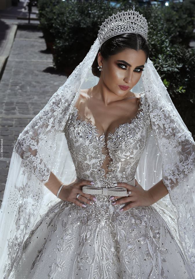 Ballbella custom made Classic Long Sleevess tulle appliques wedding dress in high quality, we sell dresses online all over the world. Also, extra discount are offered to our customs. We will try our best to satisfy everyoneone and make the dress fit y