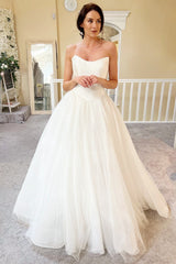 Glamorous Strapless Sweetheart Tulle Sleeveless Wedding Dresses A-Line Long With Pleats-Ballbella