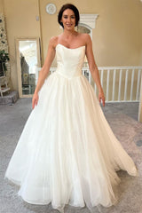 Glamorous Strapless Sweetheart Tulle Sleeveless Wedding Dresses A-Line Long With Pleats-Ballbella