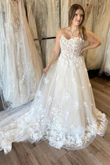 Glamorous Strapless Tulle Sleeveless Wedding Dresses Appliques Lace A-Line With Lace-Up Back-Ballbella