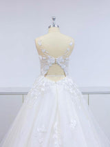Glamorous V-neck Sleeveless Ball Gown Princess Wedding Dress Lace Bridal Gown-Ballbella