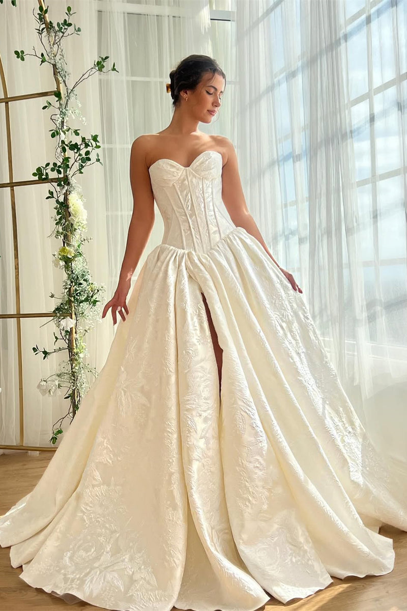 Glamorous White Sweetheart Strapless Sleeveless A-Line Prom Dress High Split With Pleats Glamorous White Sweetheart Strapless Sleeveless A-Line Prom Dress High Split With Pleats
