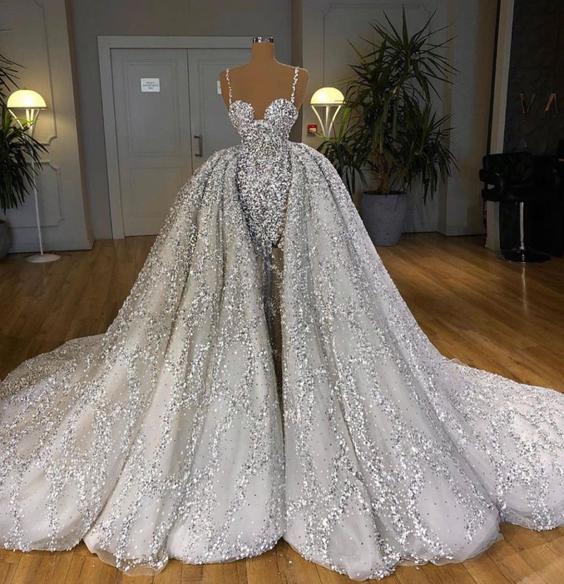 Looking for a dress in Tulle, Mermaid style, and AmazingSequined work? We meet all your need with this Classic Glitter Mermaid Ball Gown Spaghetti Sequins Tulle party Gown.