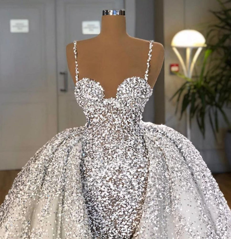 Looking for a dress in Tulle, Mermaid style, and AmazingSequined work? We meet all your need with this Classic Glitter Mermaid Ball Gown Spaghetti Sequins Tulle party Gown.
