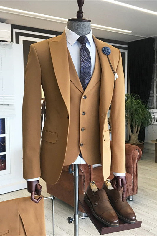 Gold Brown Designer Peaked Lapel Men Suits with Three Pieces
