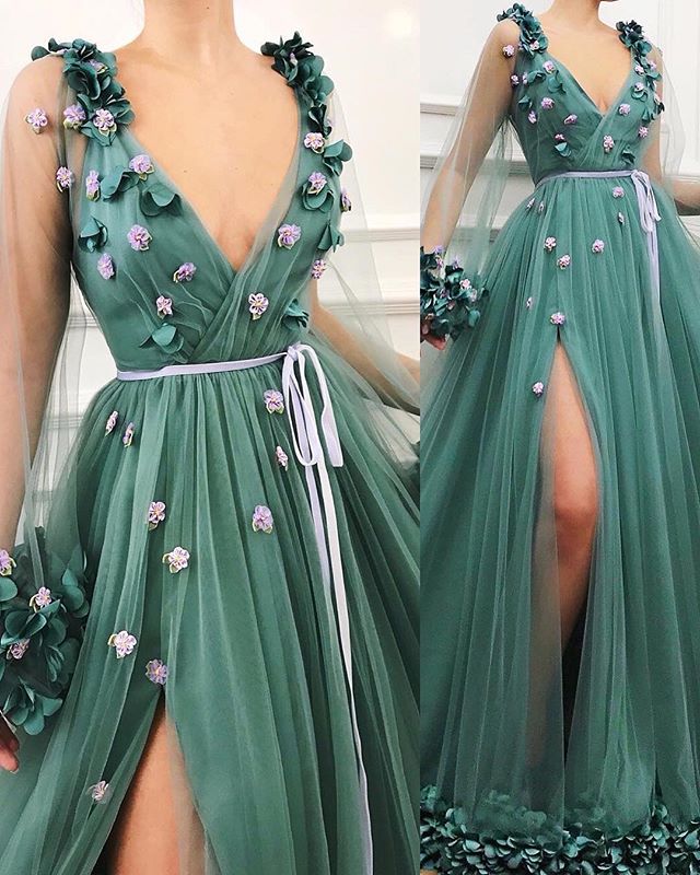 Ballbella has a great collection of Green Prom Dresses at an affordable price. Find your dream Gorgeous Green Long-Sleeves Tulle Side-Slit A-Line Prom Party Gowns here,  26+ colors & all sizes available,  free delivery worldwide.