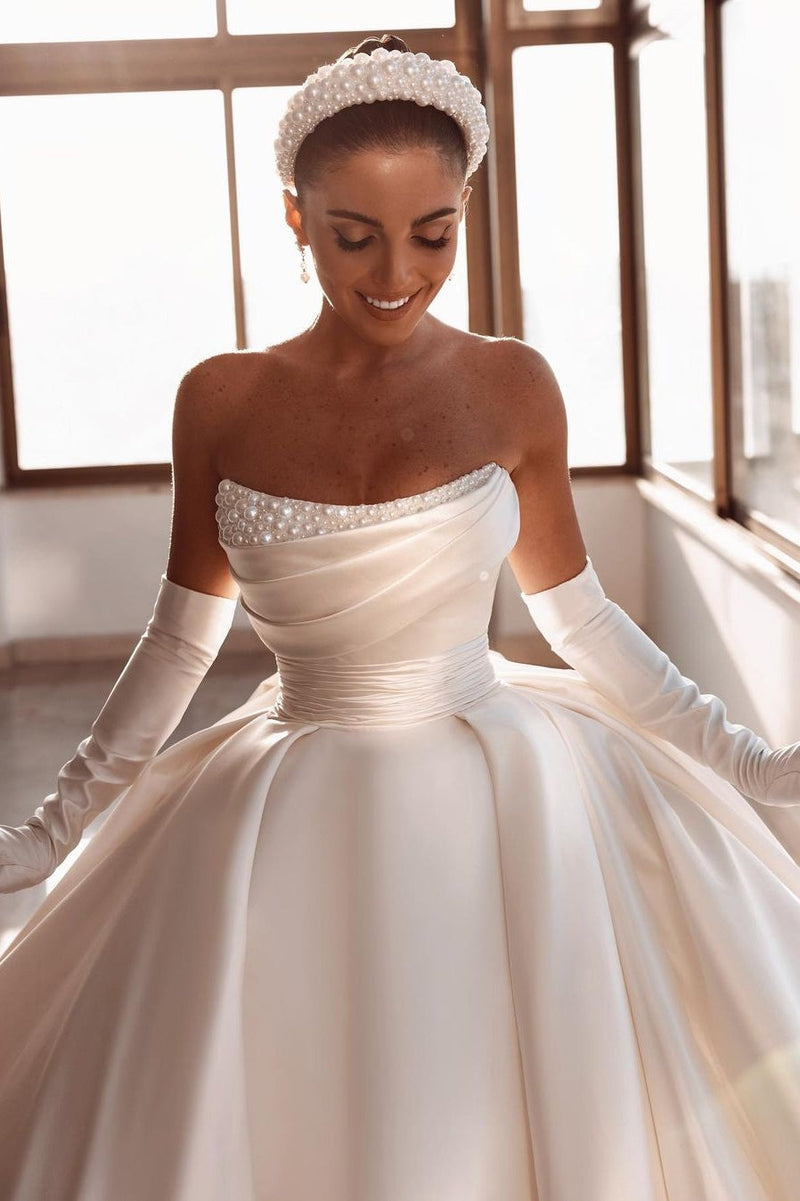 Gorgeous Strapless Ball Gown Wedding Dress With Beadings Online-Ballbella